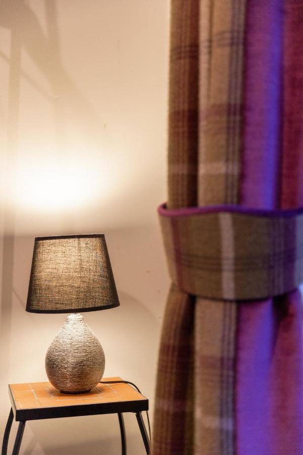 Two Bedroom Apartment Within Walking Distance To City Centre EDI Exterior foto